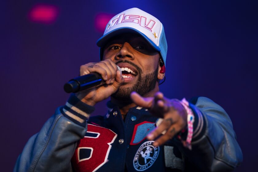 Vic Mensa performs on Day 3 of Riot Fest.