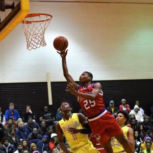 Curie’s Armond Williams Jr (25) leans in for a layup. Worsom Robinson/For the Sun-Times.