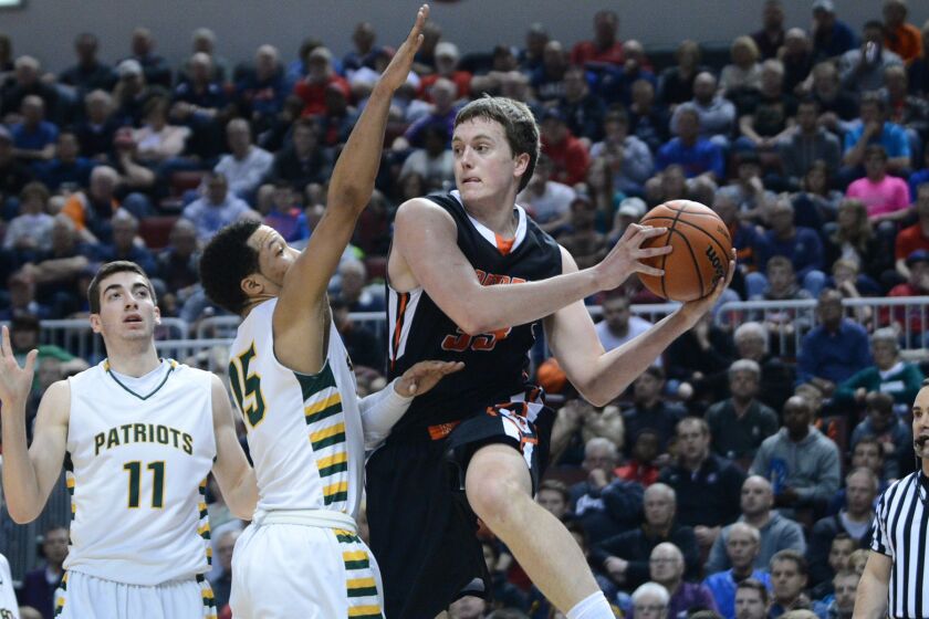 Normal’s Tyler Seibring (33) passed the ball under the basket against Jalen Brunson (15) of Stevenson.