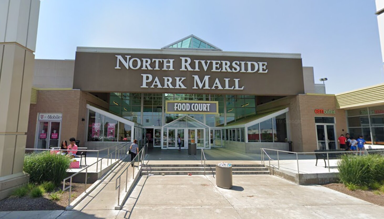 NextImg:Berwyn police warn residents of potentially violent youth gathering planned at North Riverside Park Mall