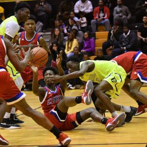 Curie’s Damari Nixon (2) dives on the floor. Worsom Robinson/For the Sun-Times.