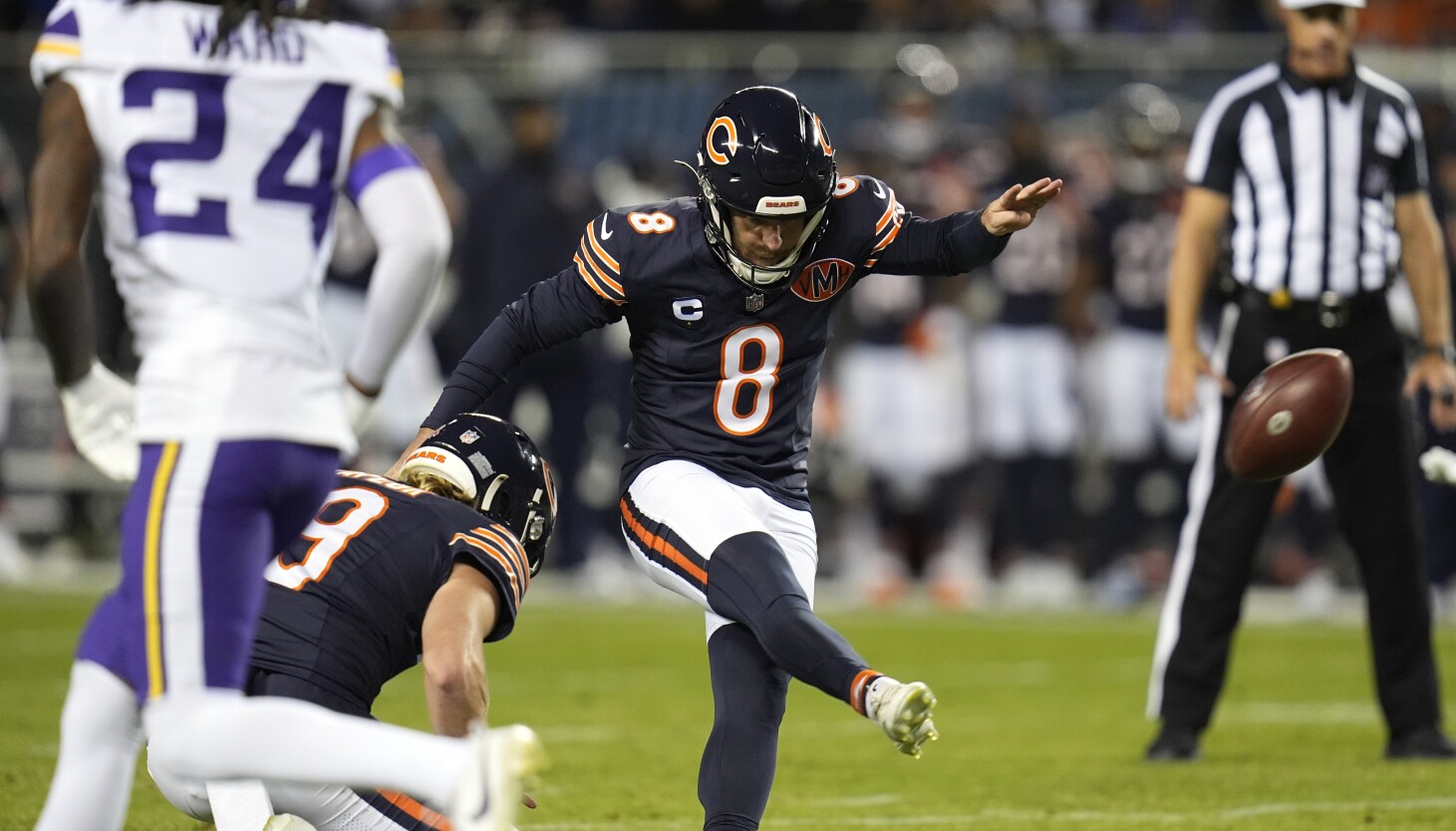 Bears K Cairo Santos bookends fourth quarter with missed FG, short kickoff