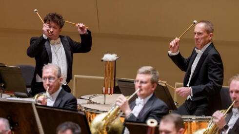 Mäkelä Conducts Sibelius & Shostakovich