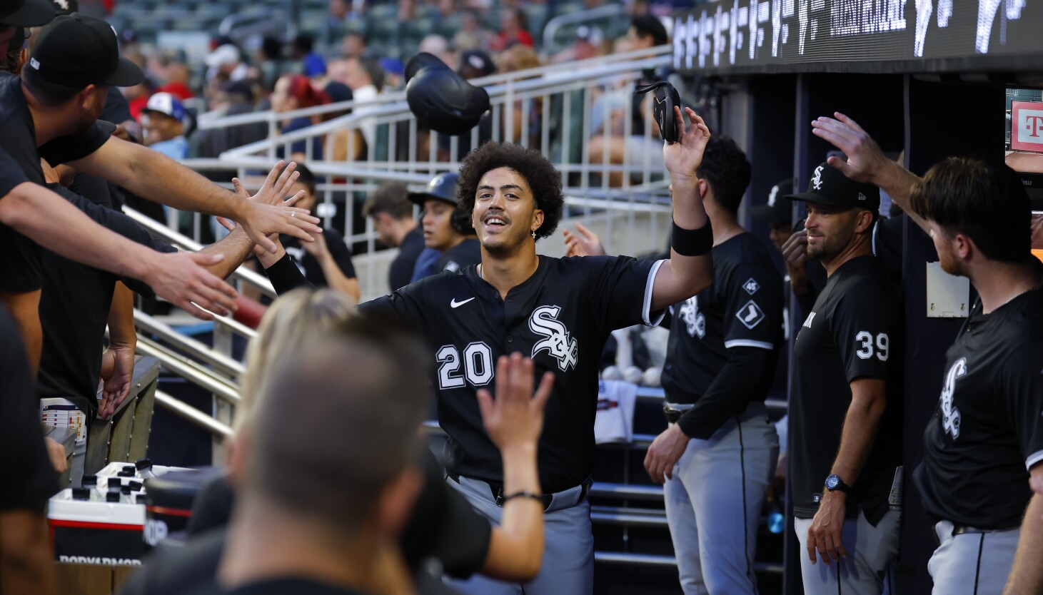 Miguel Vargas hits IL with hand sprain, though White Sox relieved absence shouldn't be too long