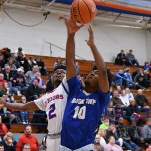 Curie’s Damari Nixon (2) and Bloom’s Justin Moore (10) battle over a rebound, Saturday 12-29-18. Worsom Robinson/For Sun-Times