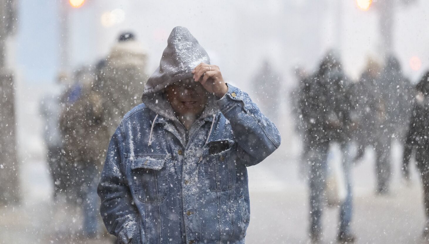 NextImg:First major storm of the season to bring ‘concrete snow’ to Chicago area
