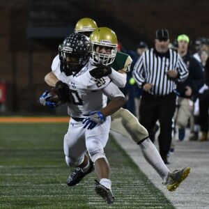 IC Catholic’s Kyle Franklin (20) gets away. Worsom Robinson/For the Sun-Times.