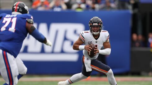 Bears quarterback Justin Fields scrambles against the Giants on Sunday.