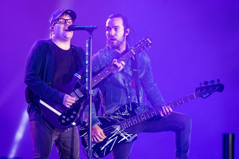 FALLOUTBOY_090918_07.jpg