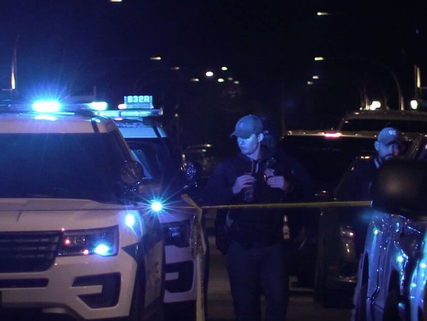 Police investigate the fatal shooting of 2 people Wednesday evening in the 6600 block of South Oakley Avenue.| Justin Jackson/Sun-Times