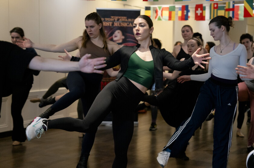 Moulinee Rug 'Moulin Rouge' workshop shows locals they, too, can-can dance - Chicago ...