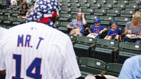 Mr. T greets Cubs fans.