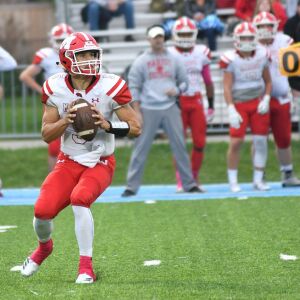 Marist’s Michael Markett (5) sits in the pocket. Worsom Robinson/For the Sun-Times.