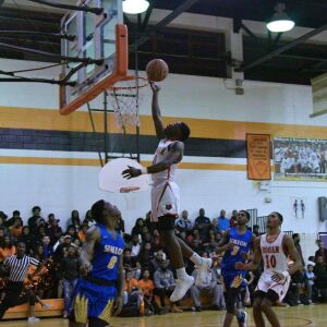 Boagn’s Jeremiah Washington (0) gets a a finger roll. Worsom Robinson/For the Sun-Times.