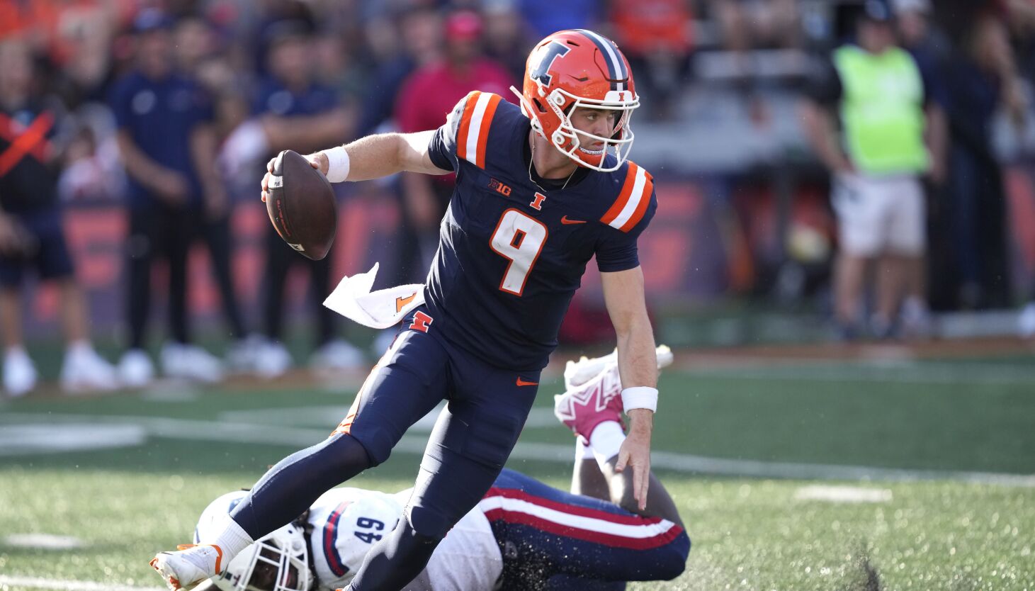 NextImg:Luke Altmyer bounces back, leads Illinois comeback win over Florida Atlantic