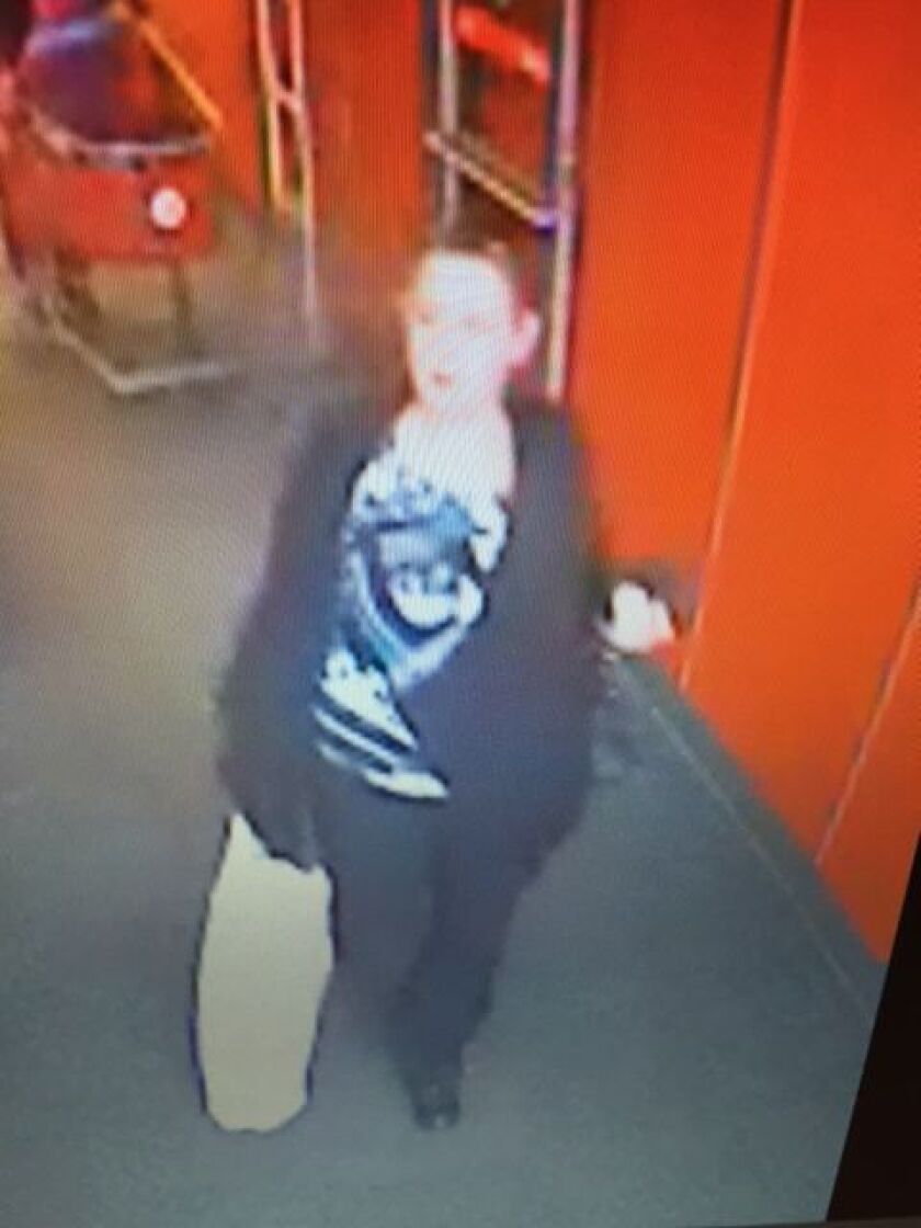 Police are warning of pickpockets targeting elderly women at a North Side grocery store. / photo from Chicago Police