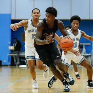 Lindblom’s Marshun Williams (35) takes the ball down the court past Hyde Park.