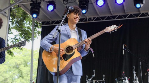 El artista latino Dannylux se presentó ante una multitud de fanáticos fervientes en Lollapalooza en 2022.