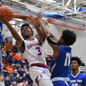Curie’s DaJuan Gordon (3) slides his way to the basket against Bloom, Saturday 12-29-18. Worsom Robinson/For Sun-Times