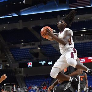 Uplift’s Taijay Brown (4) glides to the rim. Worsom Robinson/For the Sun-Times.