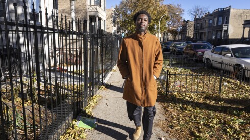 Daevon Reynolds walks through his childhood neighborhood of West Garfield Park on November 16, 2025. | Manuel Martinez/WBEZ