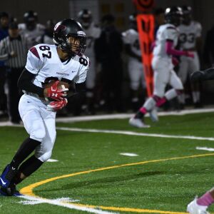 Perspectives’ Latavion Bell (87) runs. Worsom Robinson/For the Sun-Times.
