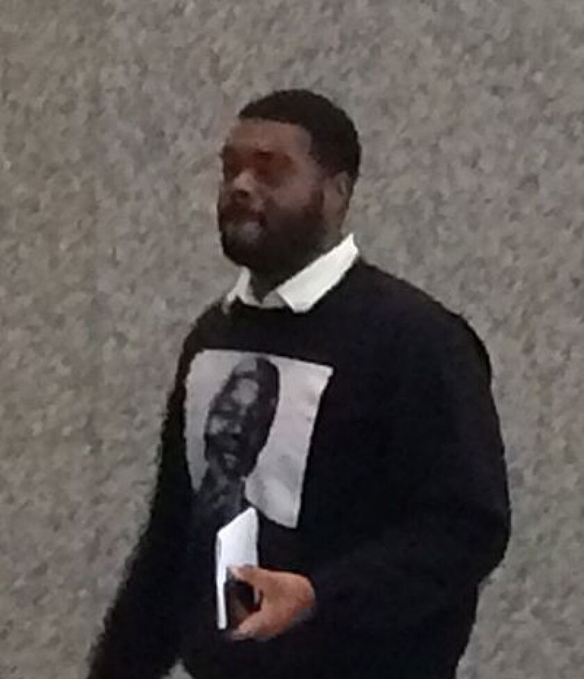 Robert Bibbs wore a Nelson Mandela sweatshirt Thursday as he appeared in federal court, where he pleaded not guilty to aiding in a murder plot. | Jon Seidel/Sun-Times