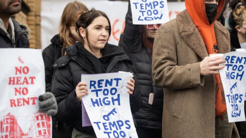 Tenant Becca Smith, 26, was among those protesting outside her Logan Square apartment building Thursday, Jan. 5, 2022. About two dozen renters say they’re withholding part of their rent for January to protest the lack of heat in their building for two weeks in December.