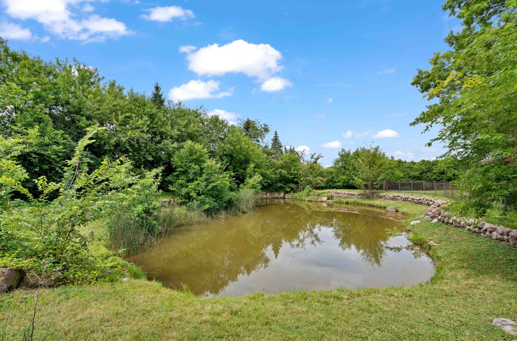 Late Rudolph Isley's Olympia Fields mansion, once owned by R. Kelly ...