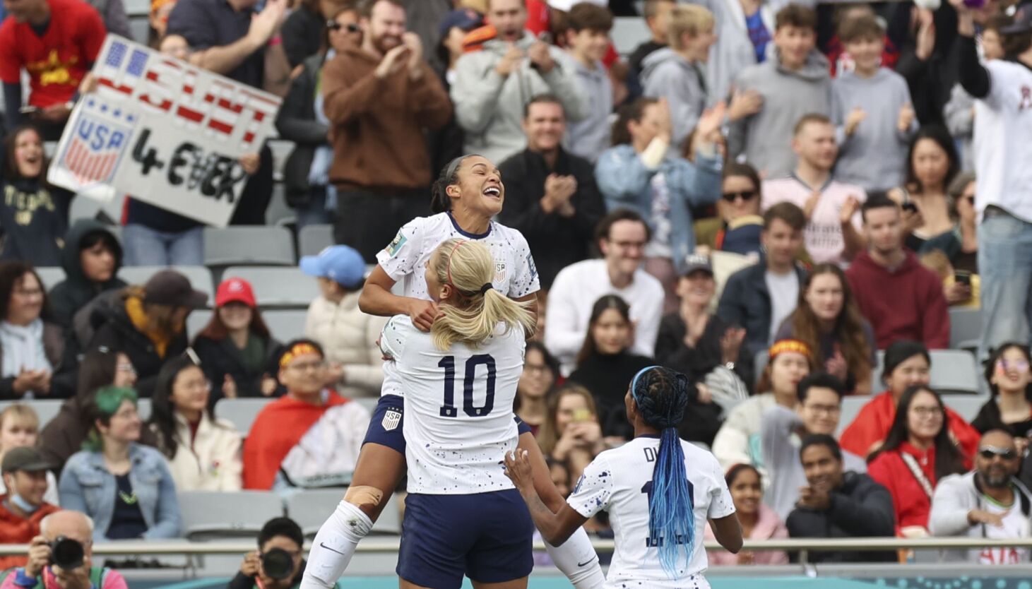 NextImg:U.S. opens World Cup title defense with 3-0 victory against Vietnam