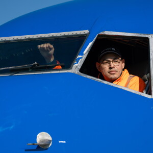PLANEPULL_260927-4.jpg