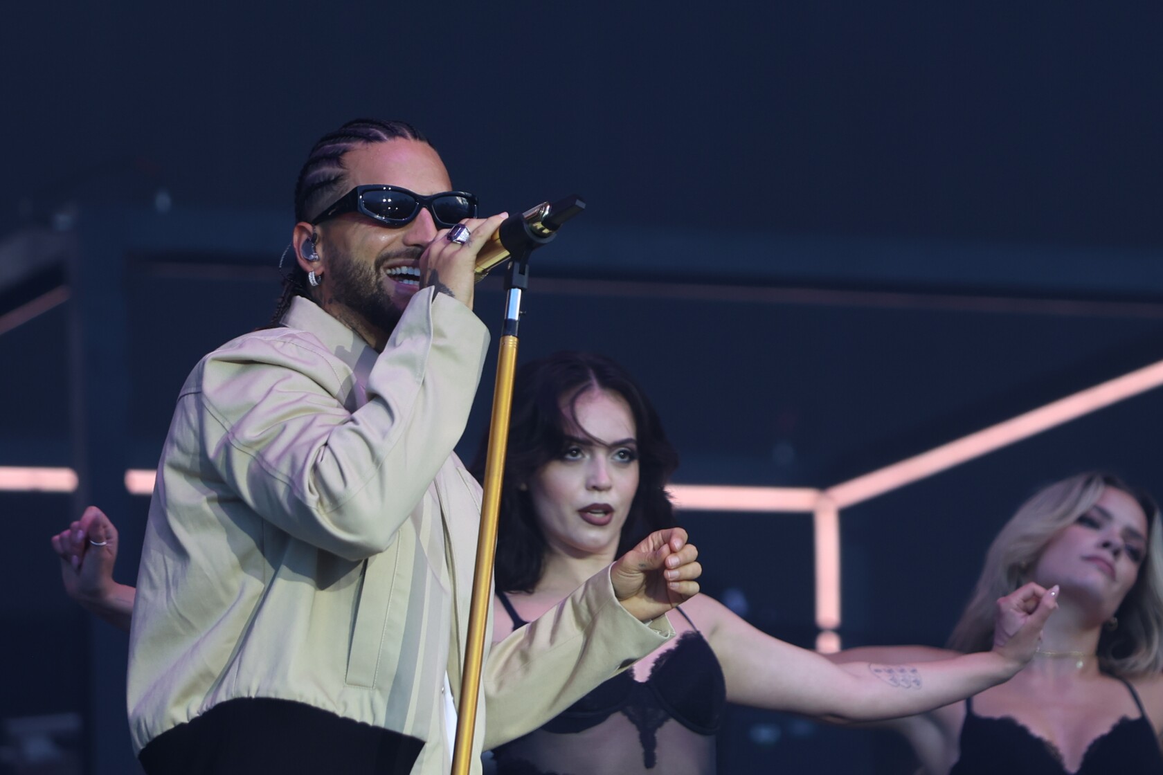 Maluma gets emotional as crowd sings, before clouds move in over Sueños ...