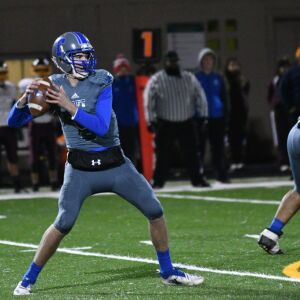 Taft’s quarterback Daniel Loch passes. Worsom Robinson/For the Sun-Times.