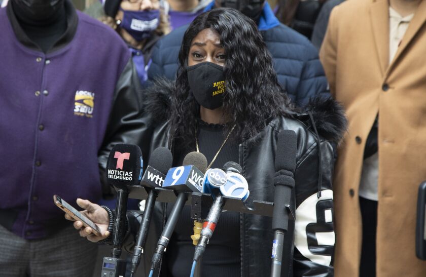 SEIU Local 1 custodian Juwanda Harris speaks at a press conference outside of Chicago Public Schools headquarters demanding accountability for Aramark and CPS after failure to keep schools clean and safe.