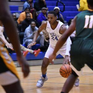 Brooks’ Nehemiah Clark (24) makes his way to the basket. Worsom Robinson/For the Sun-Times.