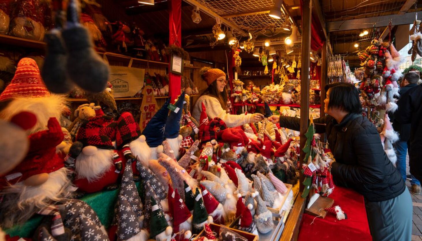 NextImg:Chicago-area Christkindlmarkets to open Nov. 17