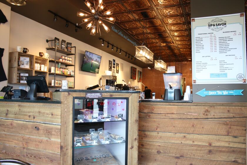 The counter at Sip & Savor coffee shop at 78 E. 47th St. | Brian Rich/Sun-Times