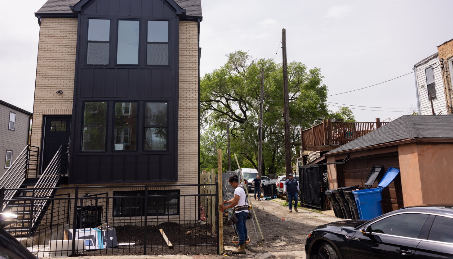 Developer's plan to build 17 units near Garfield Park nears completion