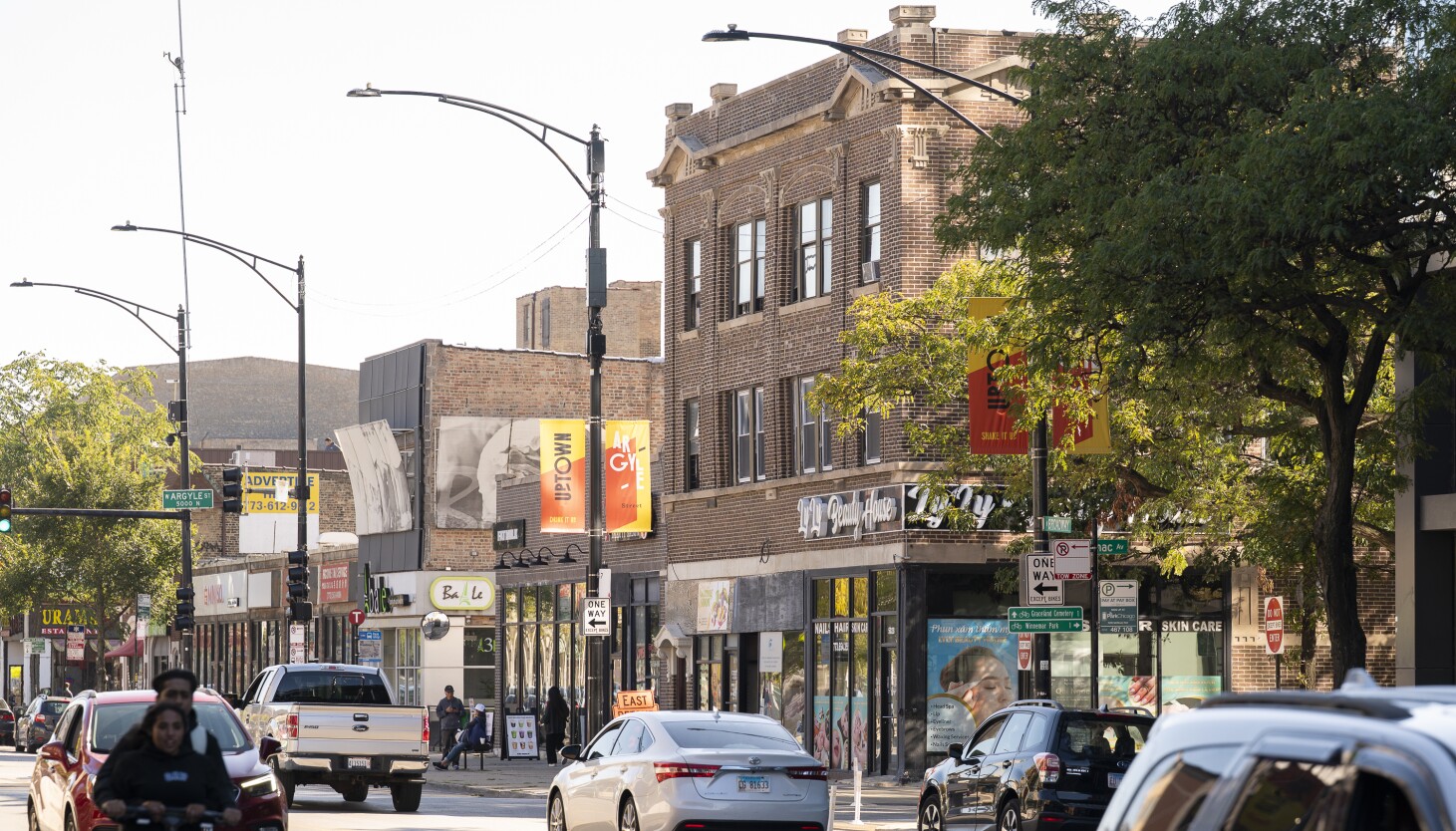 Edgewater residents, businesses sue city of Chicago over Broadway zoning changes