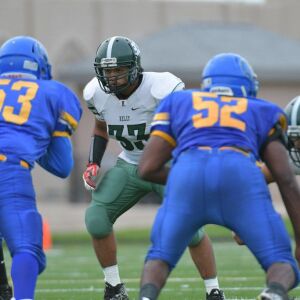 Kelly’s Juan Melgoza (33) runs. Worsom Robinson/For the Sun-Times.