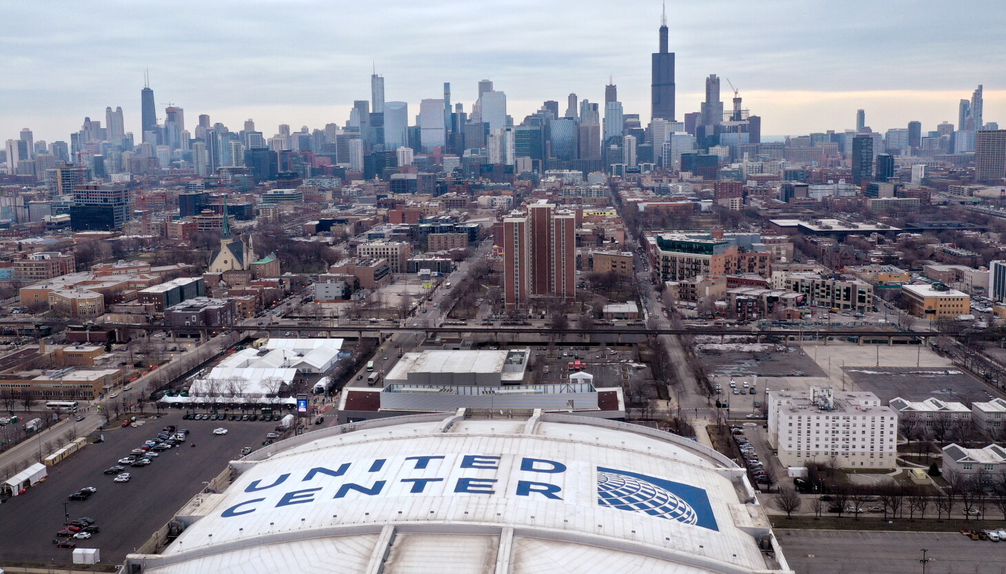 Why is Jerry Reinsdorf spending millions buying up parking lots around the United Center? - Vimarsana News