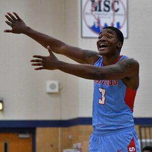 Kenwood’s Lamond Johnson (3) talks to his offense against St. Rita Monday 11-19-18 Worsom Robinson/For Sun-Times
