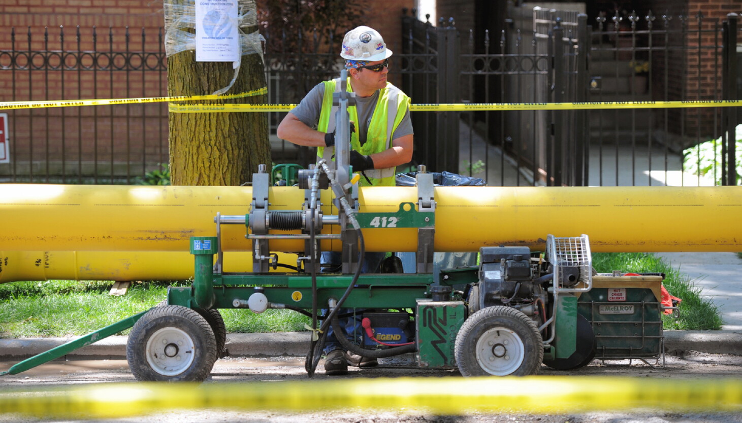 Unions push back on Mayor Brandon Johnson's plan to end natural gas connections - Vimarsana News