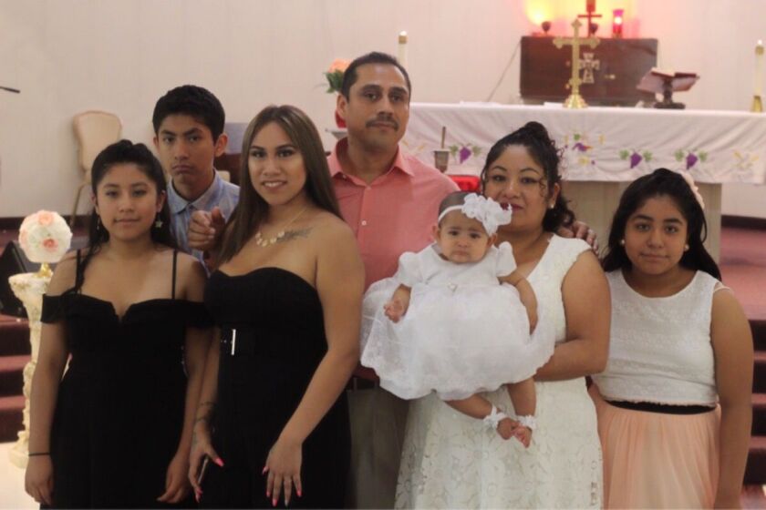 Octavio Chávez-Renovato, who was killed with his wife and son in a crash last week, and his family | photo from GoFundMe