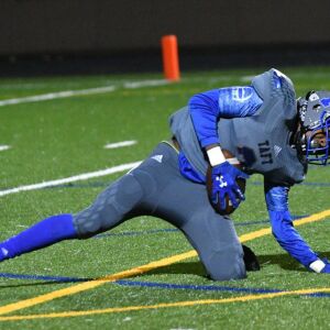 Taft’s Jermaine Johnson (3) slips. Worsom Robinson/For the Sun-Times.