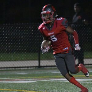 Hubbard’s Isaiah Ross (6). Worsom Robinson/For the Sun-Times.