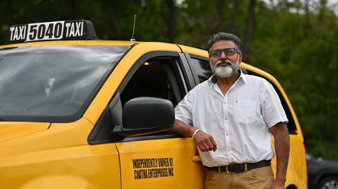 Yellow Cab taxi medallion inspection and ride in Chicago.