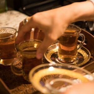 Felicia Salameh prepares a traditional Middle Eastern tea in her Orland Park, IL home on June 5, 2018. It follows the Iftar meal, when Muslims break their Ramadan fast. I Maria de la Guardia/Sun-Times