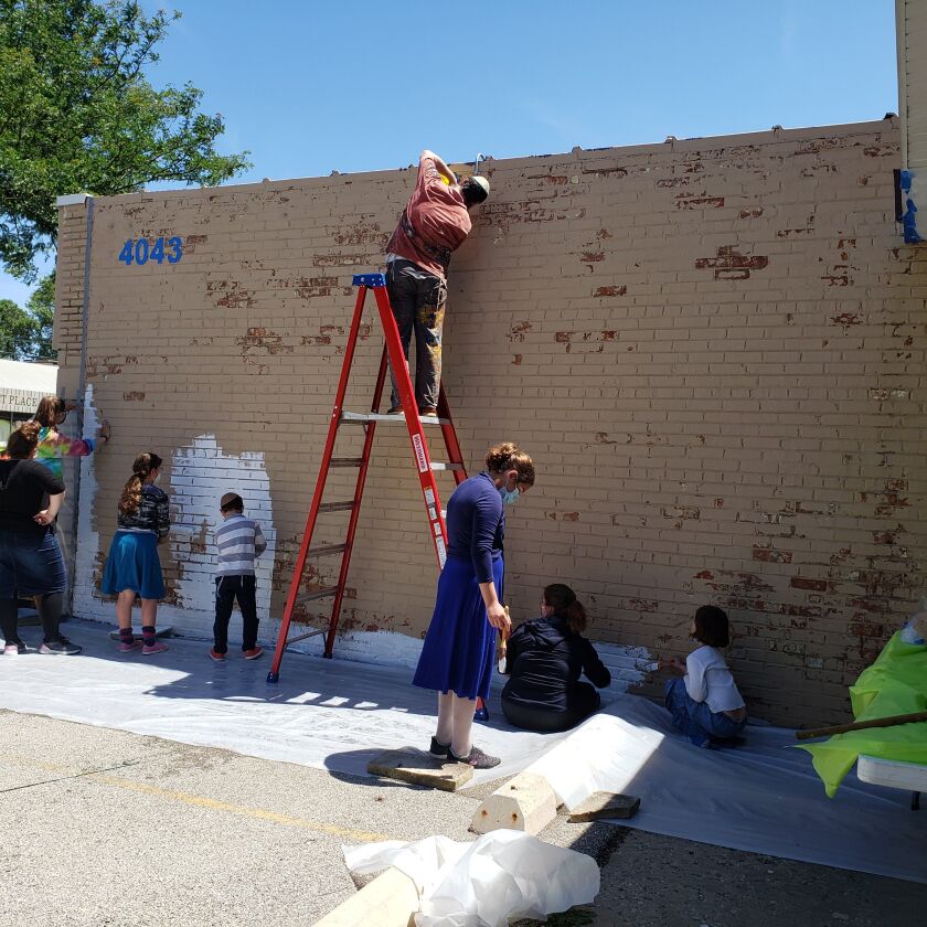 ChicagoMurals: 'Pop art rabbi' Yitzchok Molly' mural at Skokie synagogue's Lubavitch Chabad focuses on 'mitzvah' This is the Lubavitch Chabad wall at the start of work on the Skokie mural in 2020.