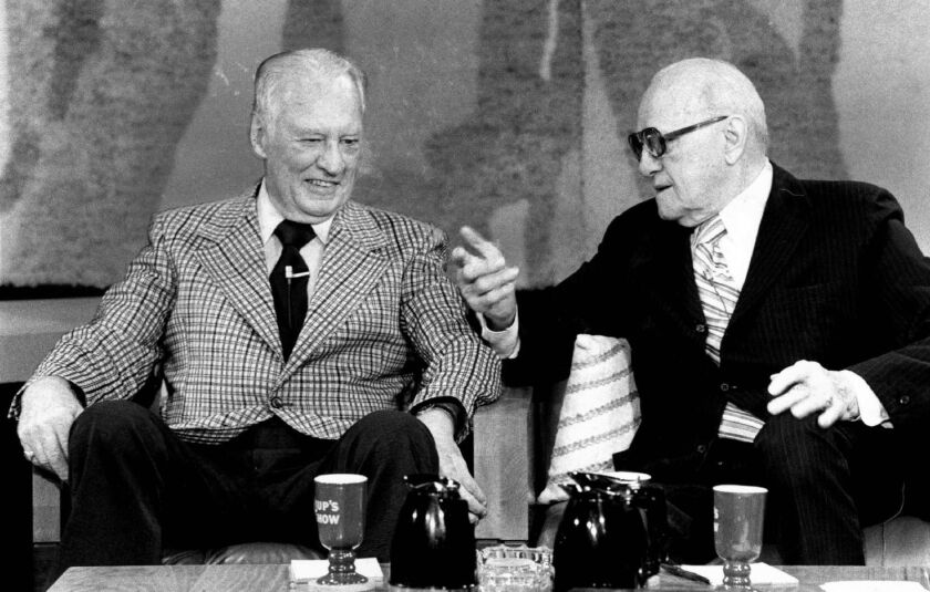 George Halas (right) talks with his former running back Red Grange during a 1978 taping of Irv Kupcinet’s TV show.